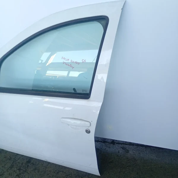Porta anteriore sinistra Dacia Duster (2010 – 2013) 1.5 79 KW diesel 801008256R K9K J8