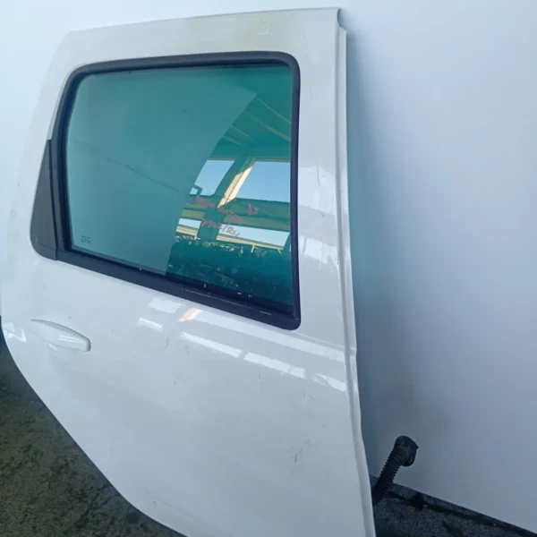 Porta posteriore destra Dacia Duster (2010 – 2013) 1.5 79 KW diesel 821000291R K9K J8