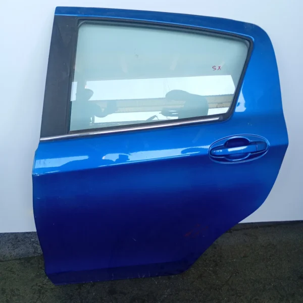Porta posteriore sinistra Toyota Yaris (2014 – 2017) 1.4 66 KW diesel 670040D210 1ND-TV