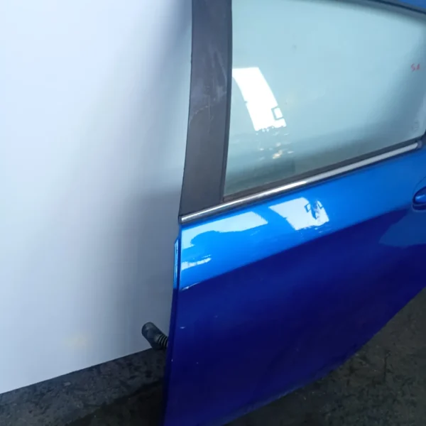 Porta posteriore sinistra Toyota Yaris (2014 – 2017) 1.4 66 KW diesel 670040D210 1ND-TV