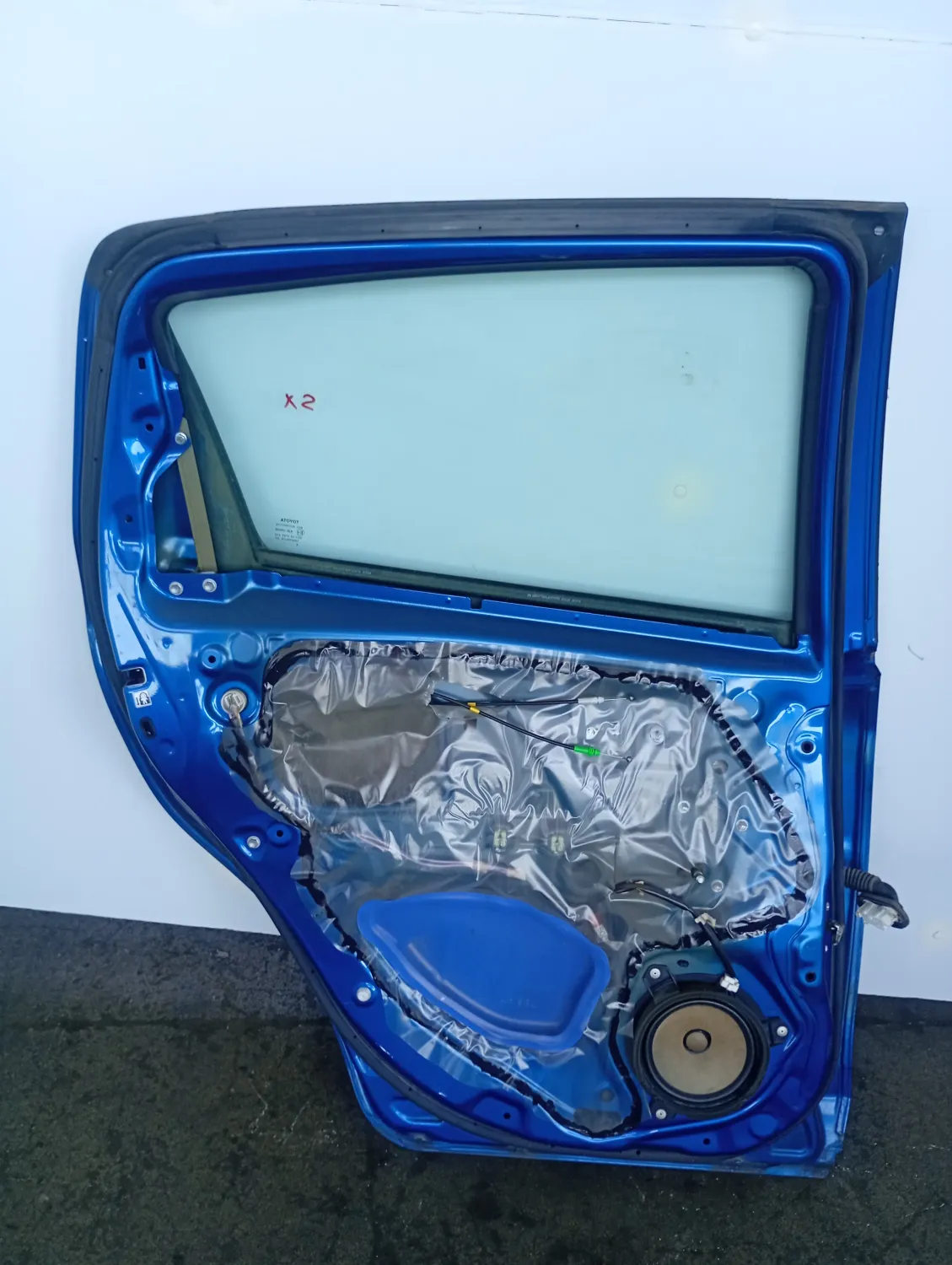 Porta posteriore sinistra Toyota Yaris (2014 – 2017) 1.4 66 KW diesel 670040D210 1ND-TV