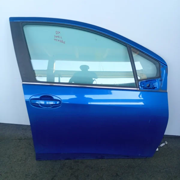 Porta anteriore destra Toyota Yaris (2014 – 2017) 1.4 66 KW diesel 670010D500 1ND-TV