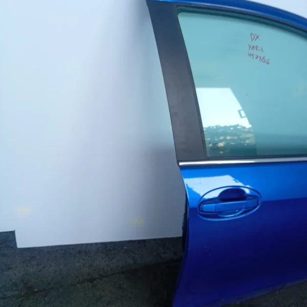 Porta anteriore destra Toyota Yaris (2014 – 2017) 1.4 66 KW diesel 670010D500 1ND-TV