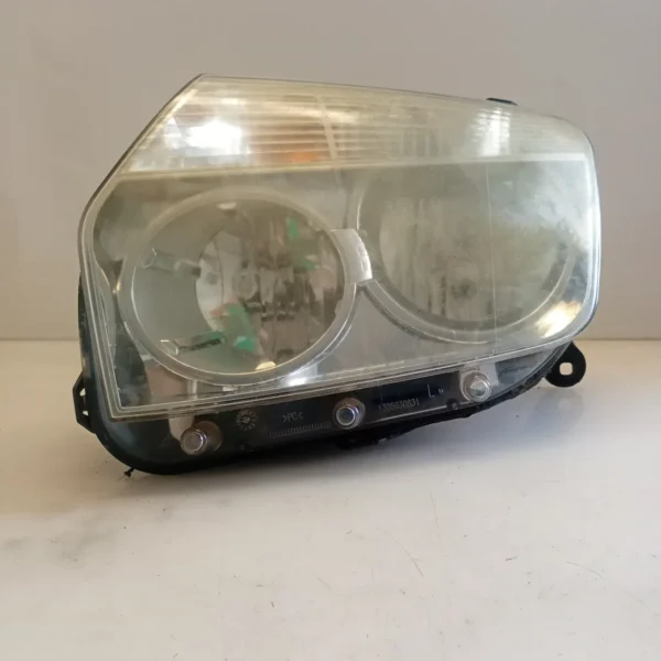 Faro ant. sinistro Dacia Duster (2010 – 2013) 1.5 79 KW diesel 260600069R K9K J8