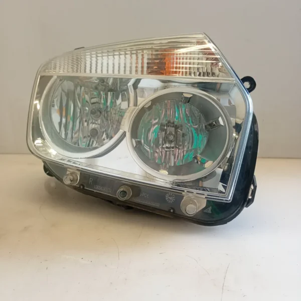 Faro ant. destro Dacia Duster (2010 – 2013) 1.5 79 KW diesel 260100067R K9K J8