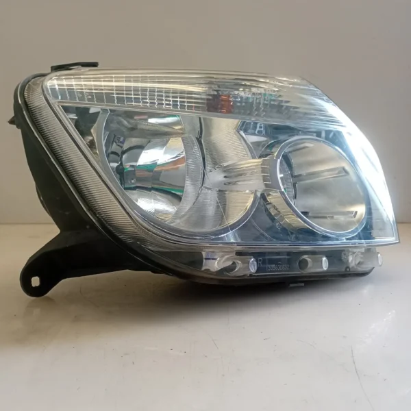 Faro ant. destro Dacia Duster (2010 – 2013) 1.5 79 KW diesel 260100067R K9K J8
