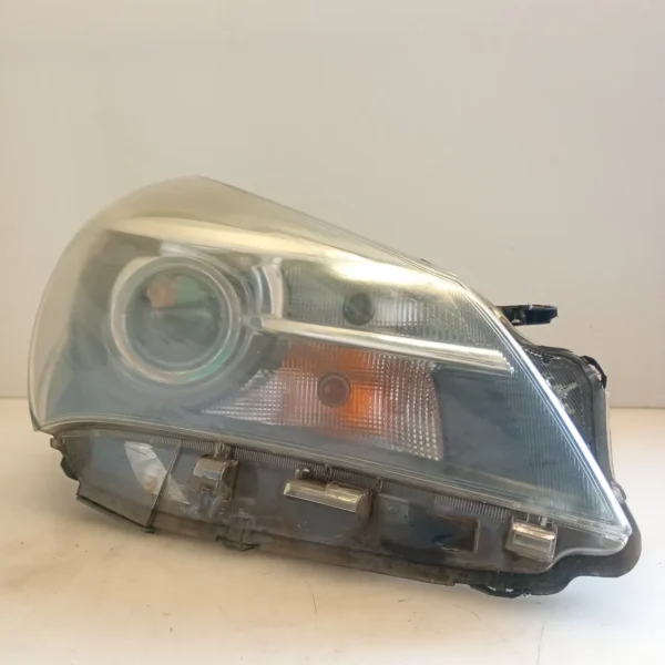 Faro ant. destro Toyota Yaris (2014 – 2017) 1.4 66 KW diesel 811300DA50 1ND-TV