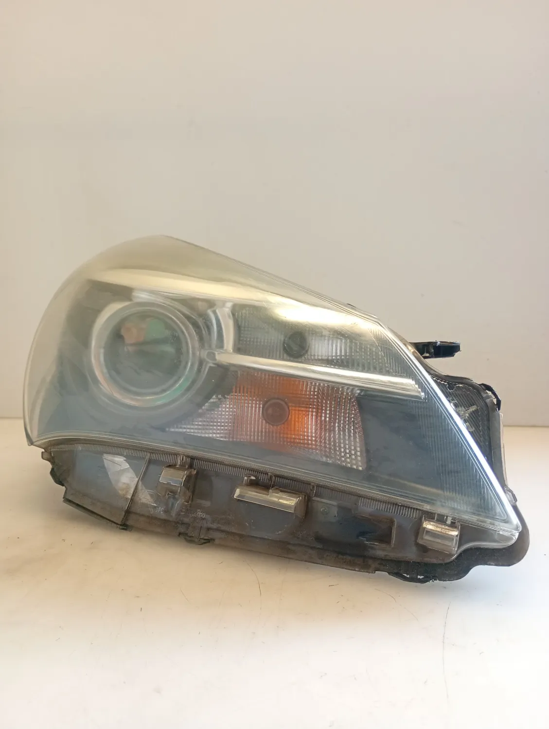 Faro ant. destro Toyota Yaris (2014 – 2017) 1.4 66 KW diesel 811300DA50 1ND-TV