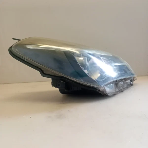 Faro ant. destro Toyota Yaris (2014 – 2017) 1.4 66 KW diesel 811300DA50 1ND-TV