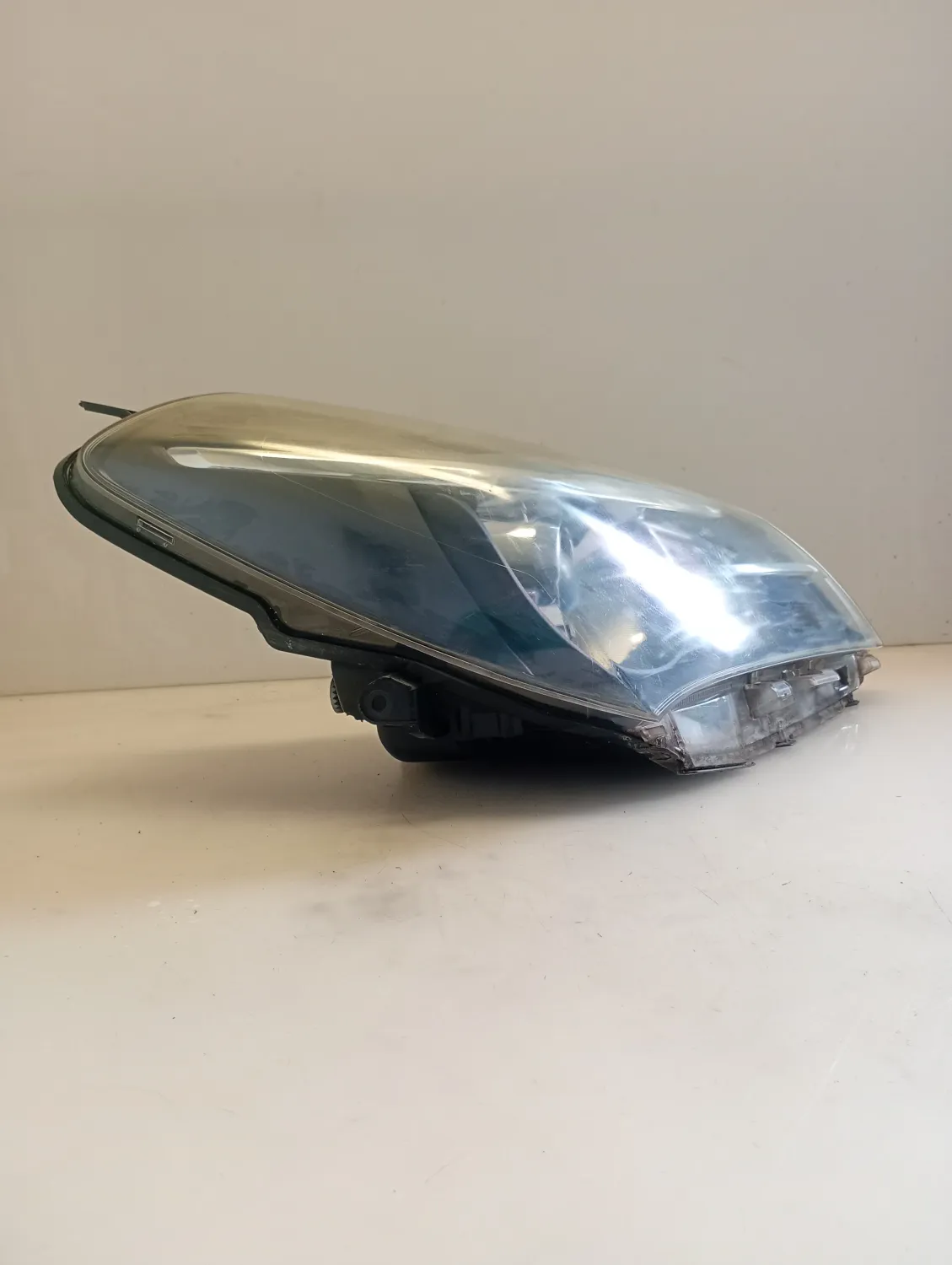 Faro ant. destro Toyota Yaris (2014 – 2017) 1.4 66 KW diesel 811300DA50 1ND-TV