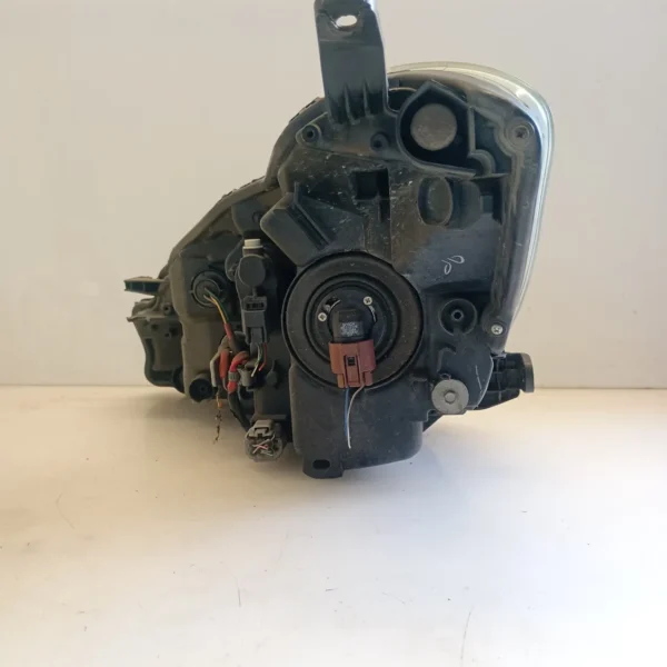 Faro ant. destro Toyota Yaris (2014 – 2017) 1.4 66 KW diesel 811300DA50 1ND-TV