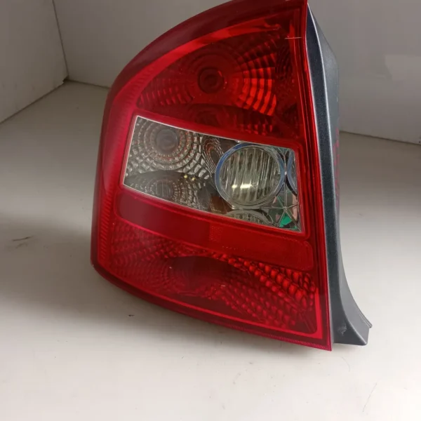 Faro posteriore sinistro Kia Cerato (2004 – 2008) 1.5 75 KW diesel 924012F210 D4FA