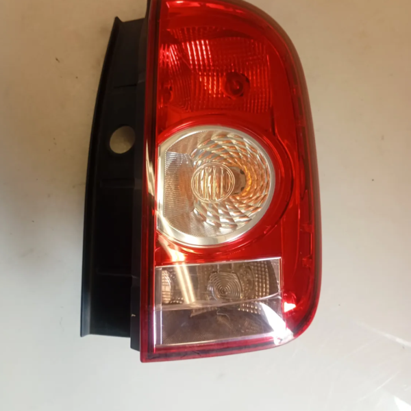 Faro posteriore destro Dacia Duster (2010 – 2013) 1.5 79 KW diesel 265500033R K9K J8
