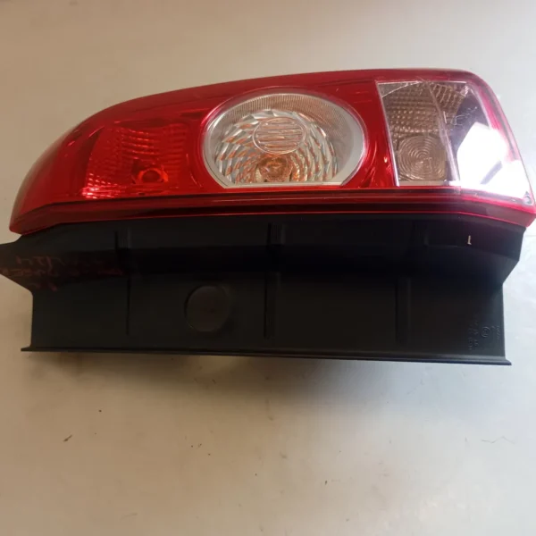 Faro posteriore destro Dacia Duster (2010 – 2013) 1.5 79 KW diesel 265500033R K9K J8