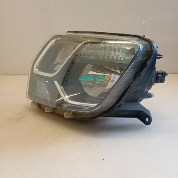 Faro ant. sinistro Dacia Duster (2013 – 2018) 1.5 80 KW diesel 260606709R K9K R8