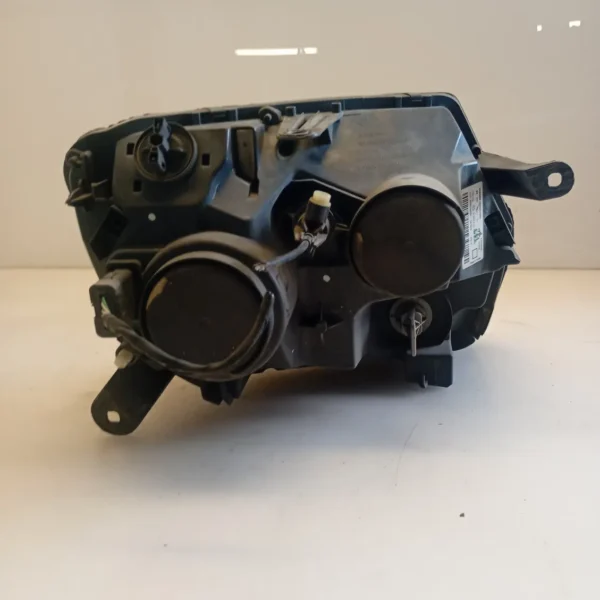Faro ant. sinistro Dacia Duster (2013 – 2018) 1.5 80 KW diesel 260606709R K9K R8
