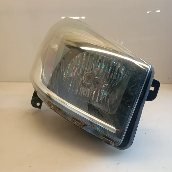 Faro ant. destro Opel Vivaro (2014 – 2019) 1.6 88 KW diesel 95527866 R9M D4