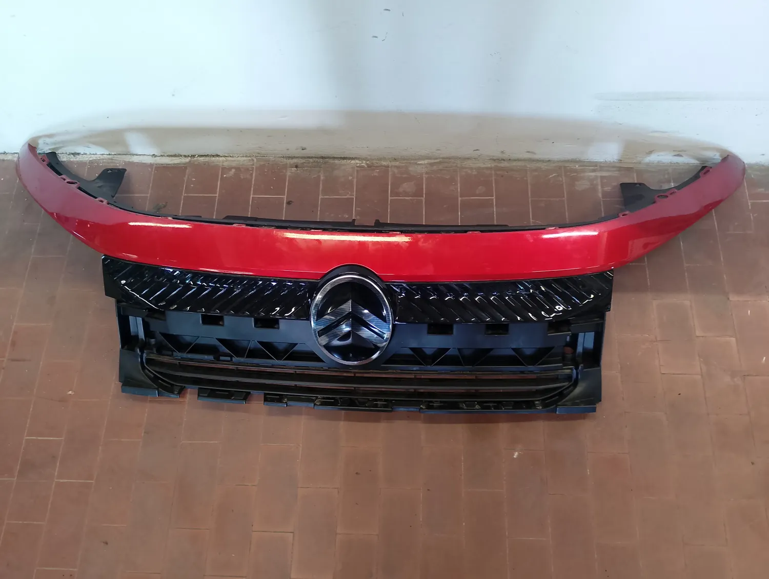 Griglia centrale paraurti anteriore Citroen C3 2026 1.2 74 KW HN09