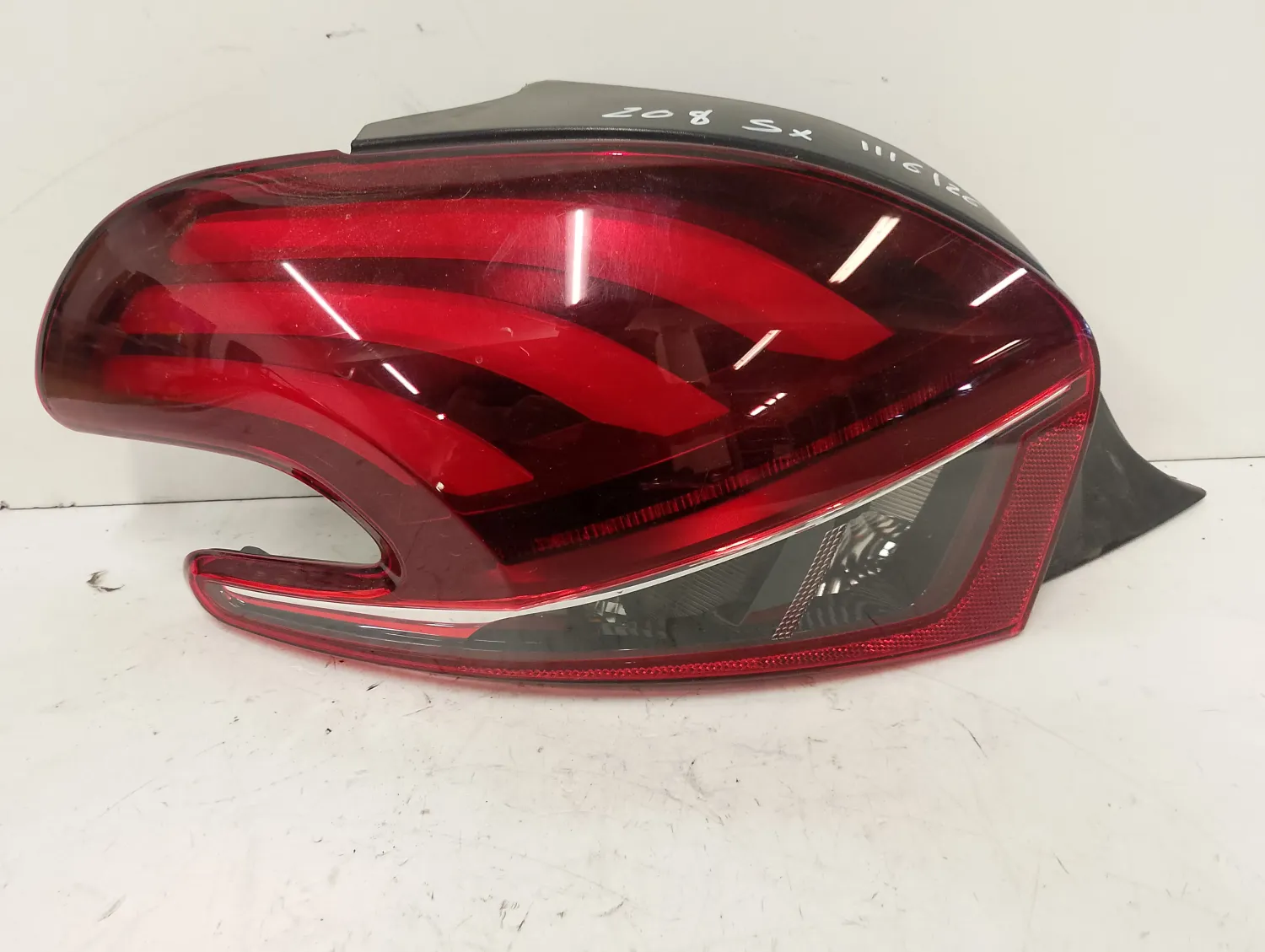Faro posteriore sinistro Peugeot 208 (2015 – 2020) 1.2 81 KW benzina 9825601280 HN01
