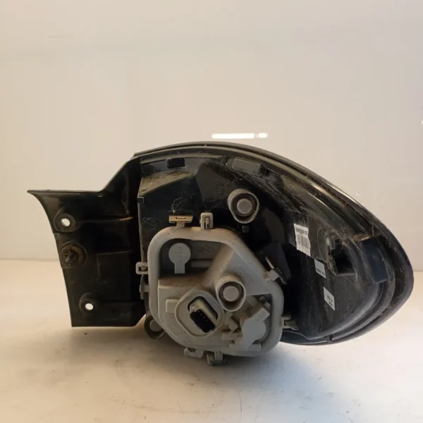 Faro posteriore est. sinistro Renault Captur (2013 – 2017) 1.5 66 KW diesel 265557367R K9K E6