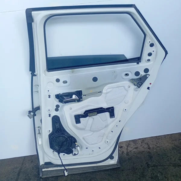 Porta posteriore destra Peugeot 3008 (2016 – 2021) 1.5 96 KW diesel 9812317080 YH01