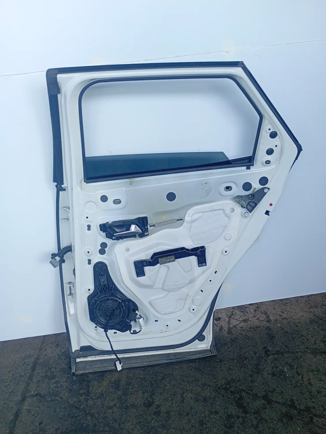Porta posteriore destra Peugeot 3008 (2016 – 2021) 1.5 96 KW diesel 9812317080 YH01