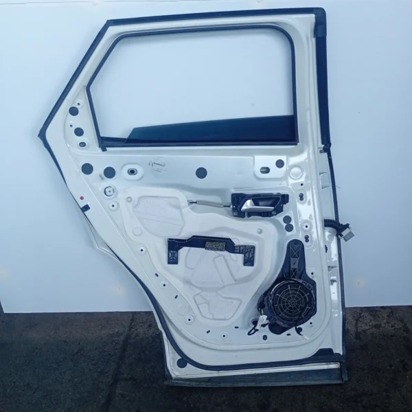 Porta posteriore sinistra Peugeot 3008 (2016 – 2021) 1.5 96 KW diesel 9812317280 YH01