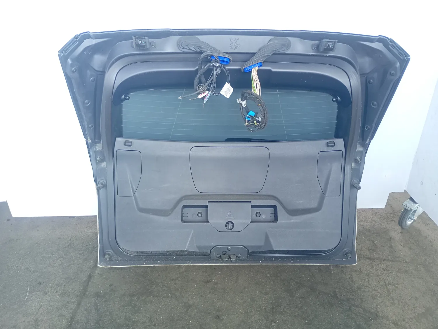 Portellone post. Peugeot 3008 (2016 – 2021) 1.5 96 KW diesel 1617409480 YH01