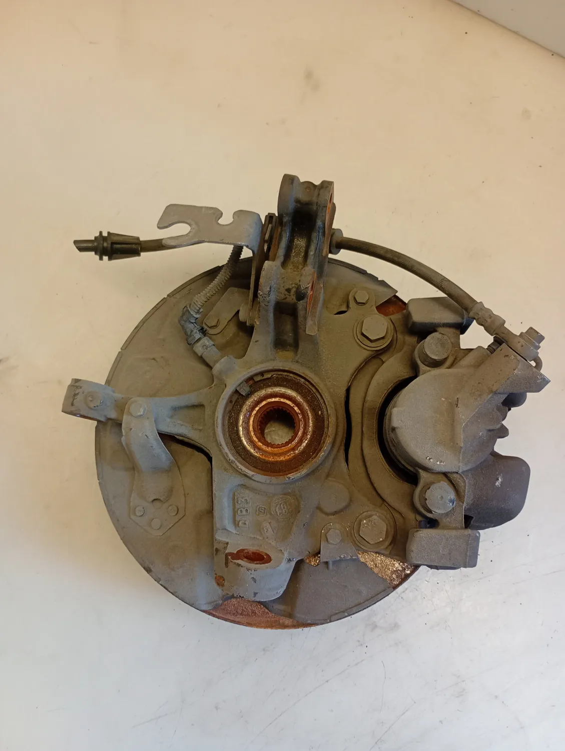 Mozzo anteriore sinistro Peugeot 3008 (2016 – 2021) 1.5 96 KW diesel 9670367680 YH01