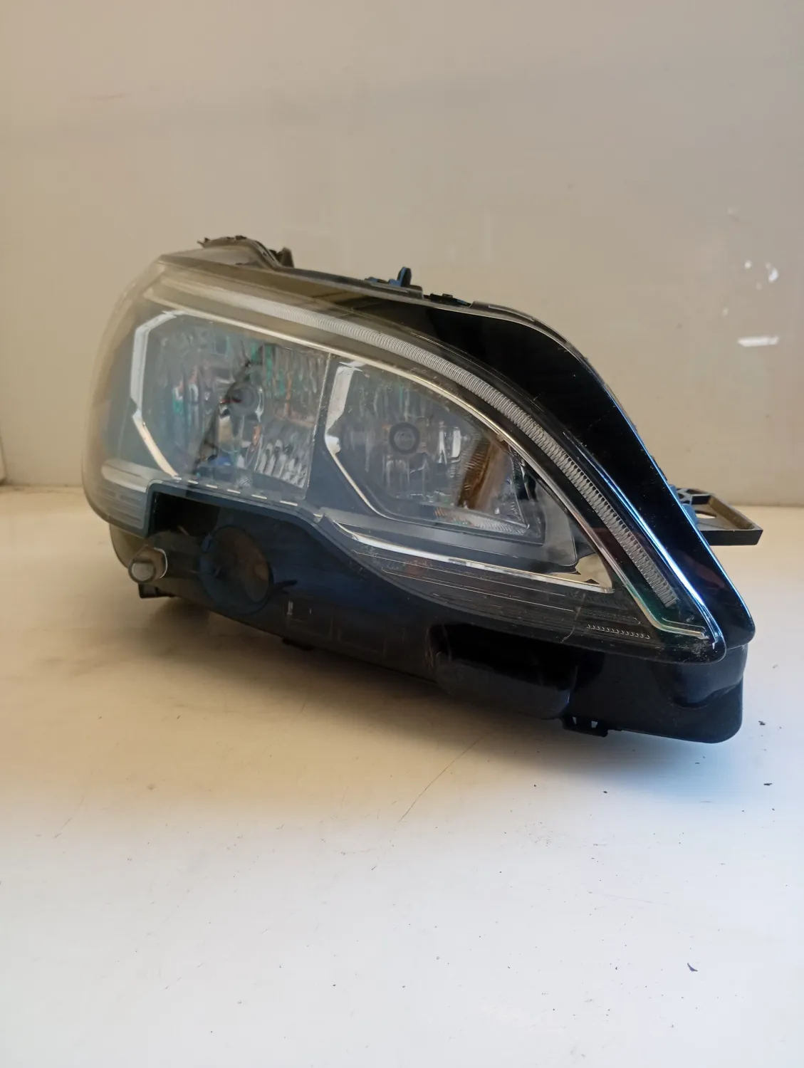 Faro ant. destro Peugeot 3008 (2016 – 2021) 1.5 96 KW diesel 1616878480 YH01