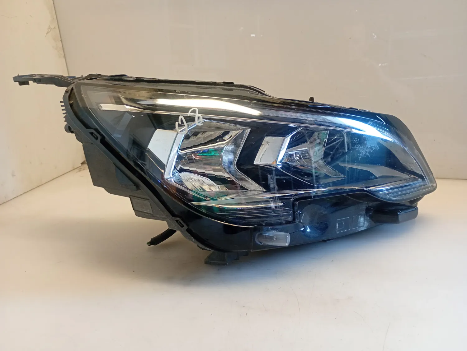 Faro ant. destro Peugeot 3008 (2016 – 2021) 1.5 96 KW diesel 1616878480 YH01