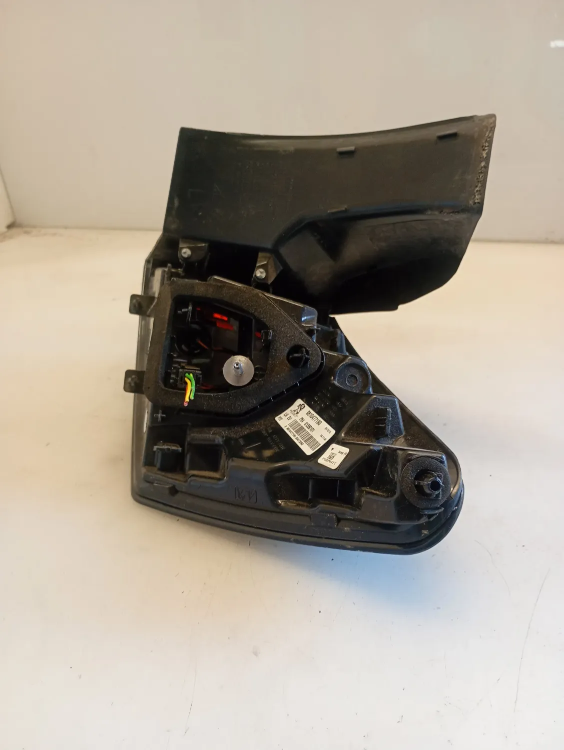 Faro posteriore est. sinistro Peugeot 3008 (2016 – 2021) 1.5 96 KW diesel 9810477180 YH01