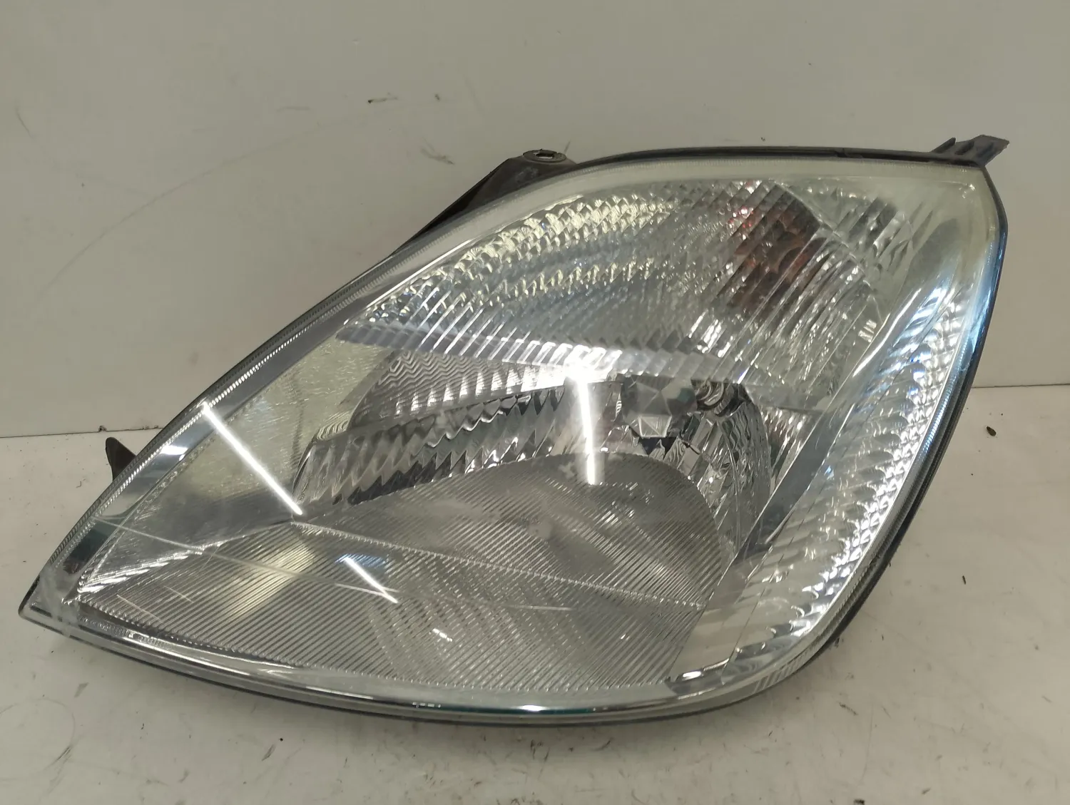 Faro ant. sinistro Ford Fiesta (2002 – 2005) 1.4 50 KW diesel 1416311 F6JA