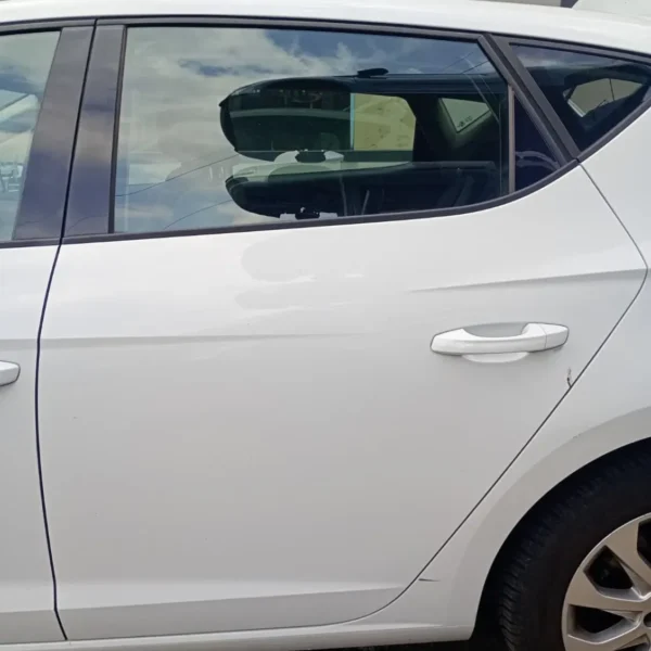 Porta posteriore sinistra Seat Leon (2012 – 2017) 1.6 77 KW diesel 5F4833055 CLH