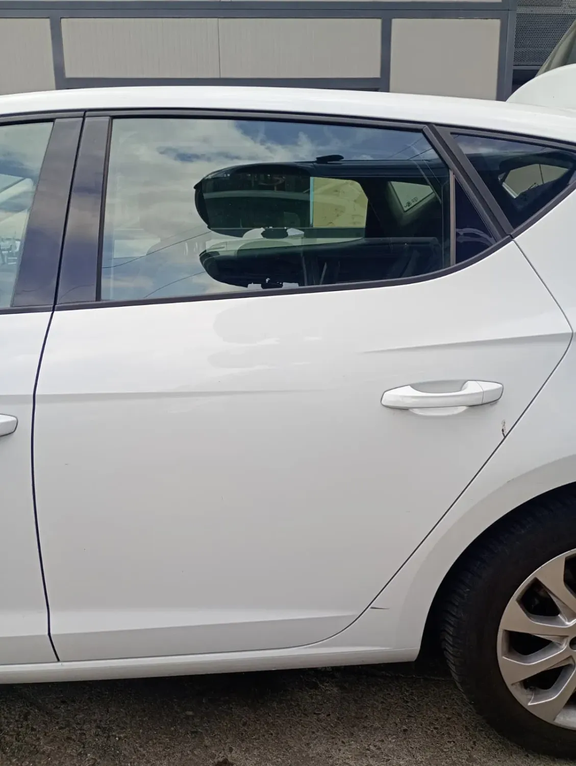 Porta posteriore sinistra Seat Leon (2012 – 2017) 1.6 77 KW diesel 5F4833055 CLH