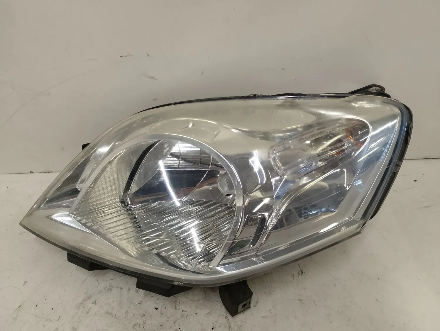 Faro ant. sinistro Fiat Fiorino (2007 – 2016) 1.4 57 KW benzina/metano 1353198080 350A1000