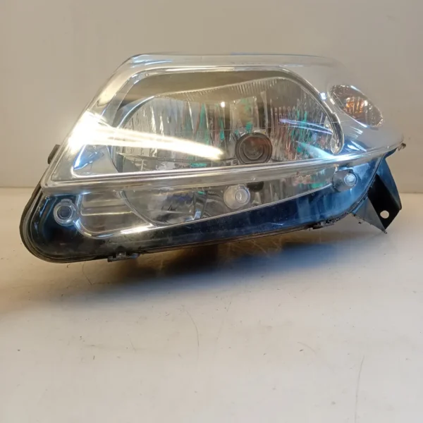 Faro ant. sinistro Dacia Sandero (2008 – 2013) 1.4 55 KW 8200733878 K7J A7