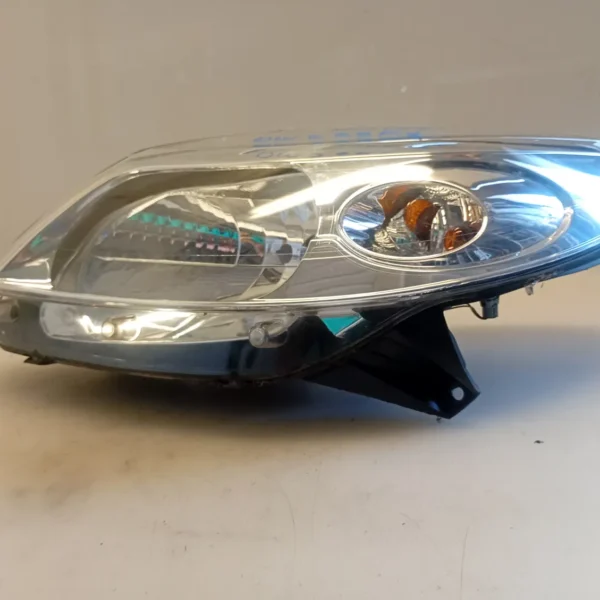 Faro ant. sinistro Dacia Sandero (2008 – 2013) 1.4 55 KW 8200733878 K7J A7