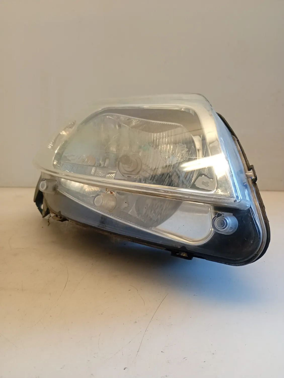 Faro ant. destro Dacia Sandero (2008 – 2013) 1.4 55 KW 8200733877 K7J A7