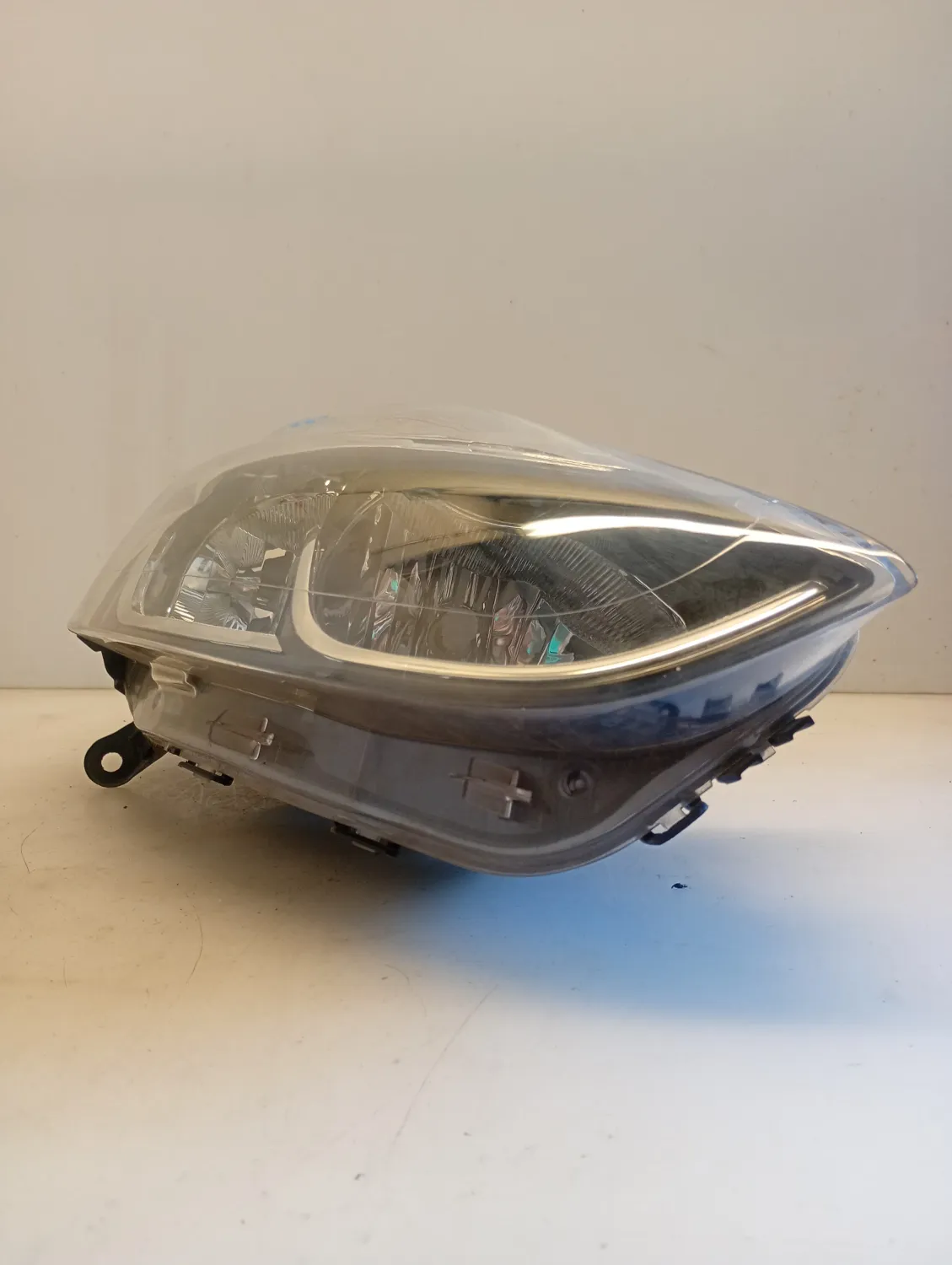 Faro ant. sinistro Renault Clio 4a Serie (2012 – 2016) 1.1 54 KW 260608629R D4F P7