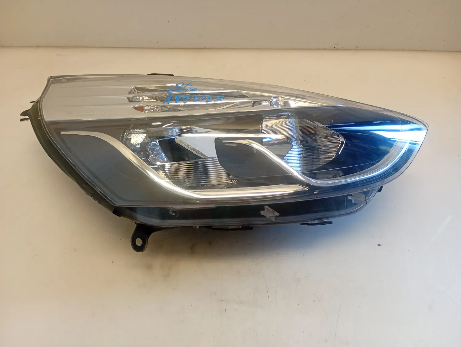 Faro ant. sinistro Renault Clio 4a Serie (2012 – 2016) 1.1 54 KW 260608629R D4F P7