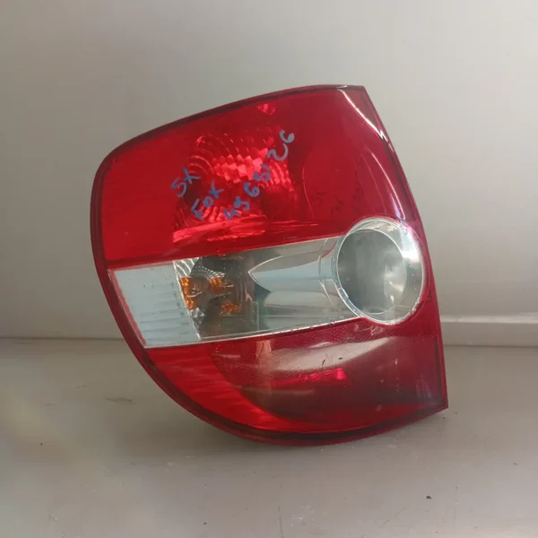 Faro posteriore sinistro Volkswagen Fox (2005 – 2011) 1.4 55 KW benzina 5Z0945111A BKR