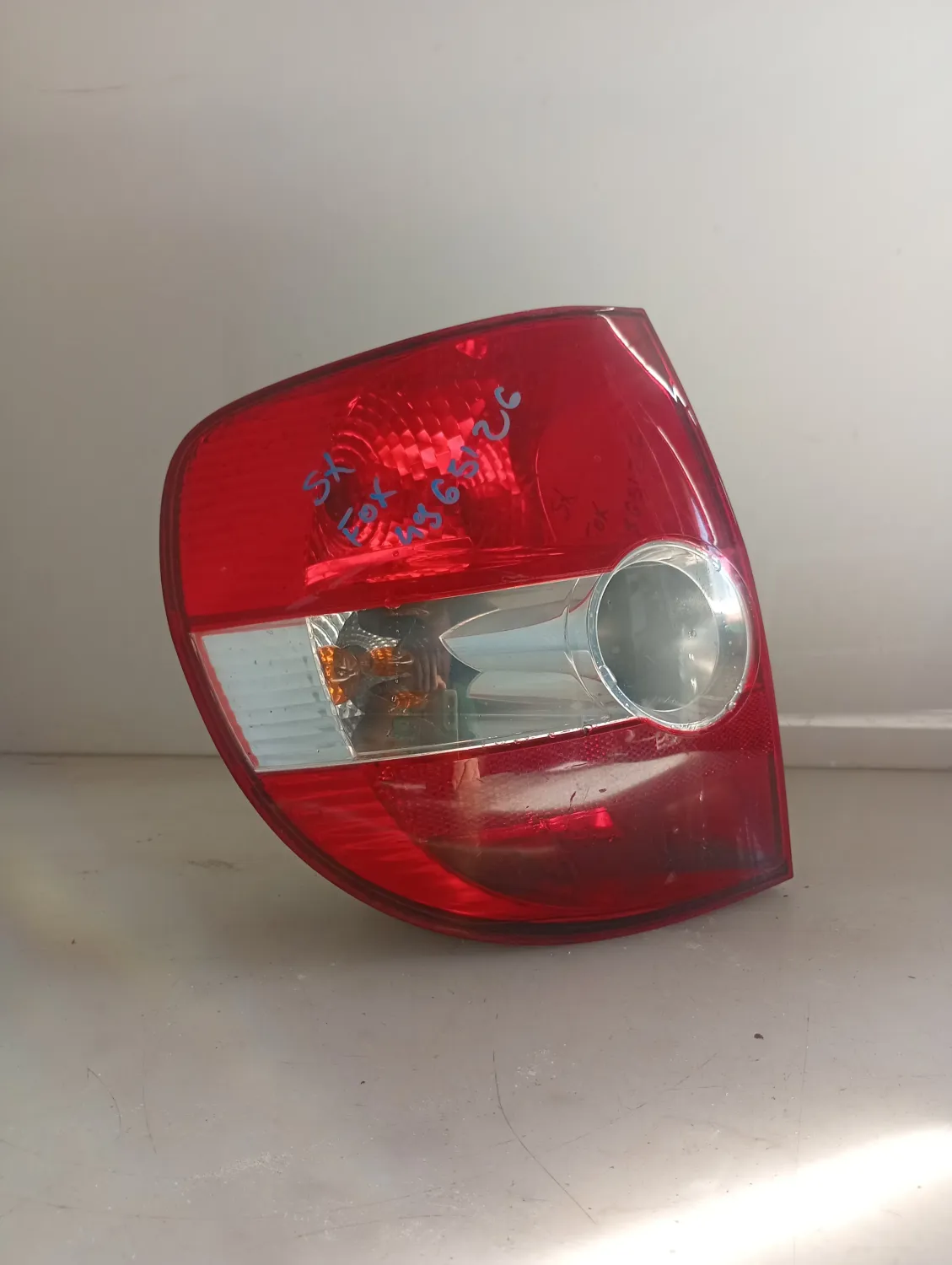 Faro posteriore sinistro Volkswagen Fox (2005 – 2011) 1.4 55 KW benzina 5Z0945111A BKR
