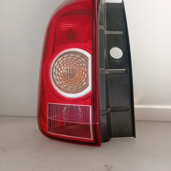Faro posteriore sinistro Dacia Duster (2010 – 2013) 1.6 77 KW benzina 265550035R K4M H6