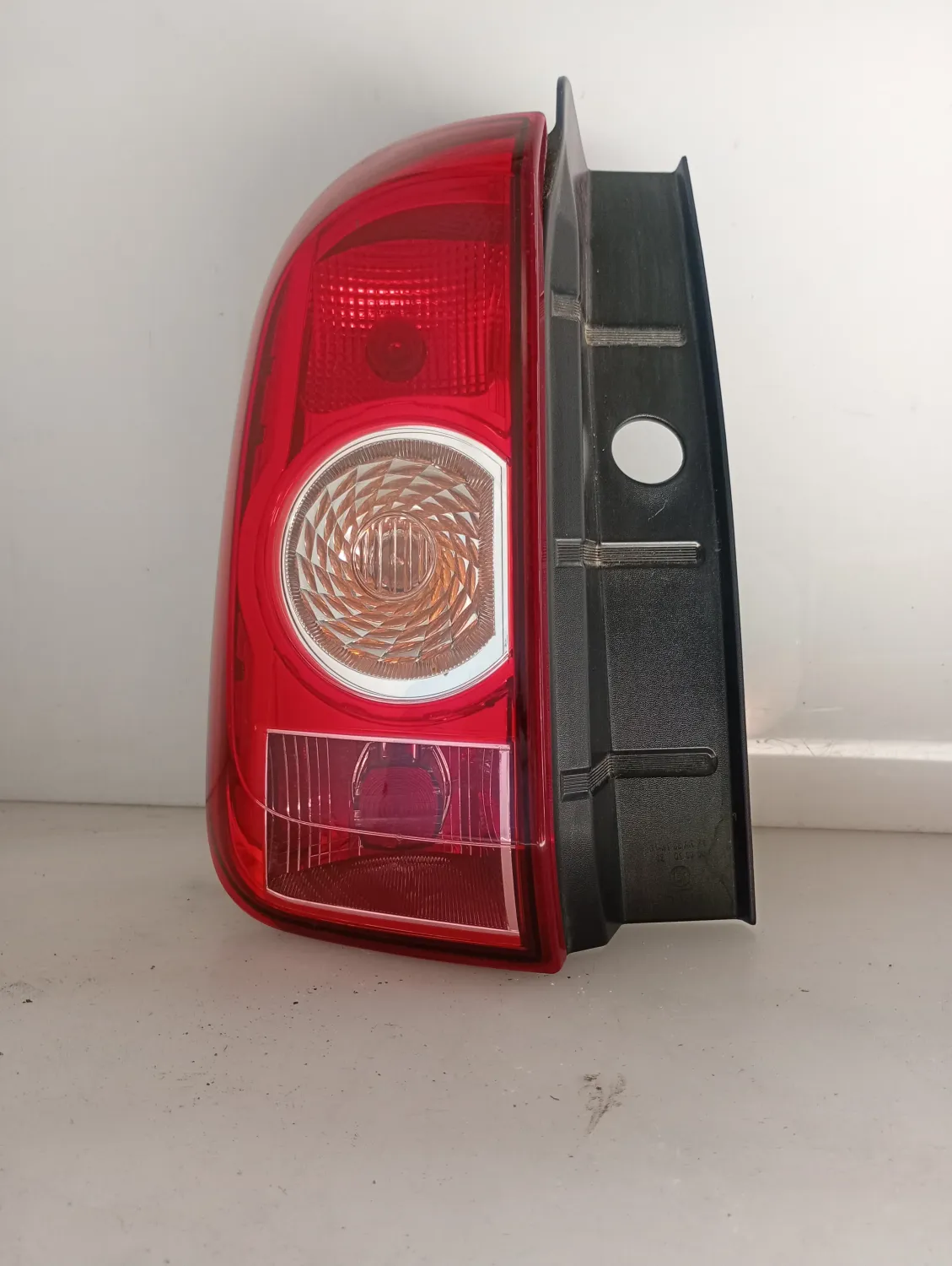 Faro posteriore sinistro Dacia Duster (2010 – 2013) 1.6 77 KW benzina 265550035R K4M H6