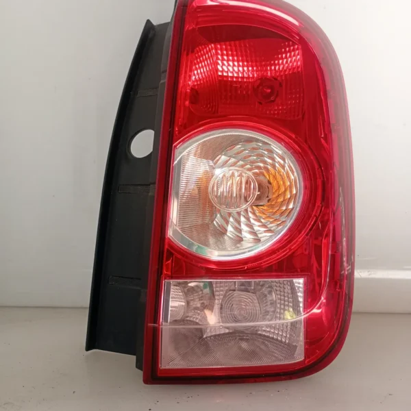 Faro posteriore destro Dacia Duster (2010 – 2013) 1.6 77 KW benzina 265500033R K4M H6