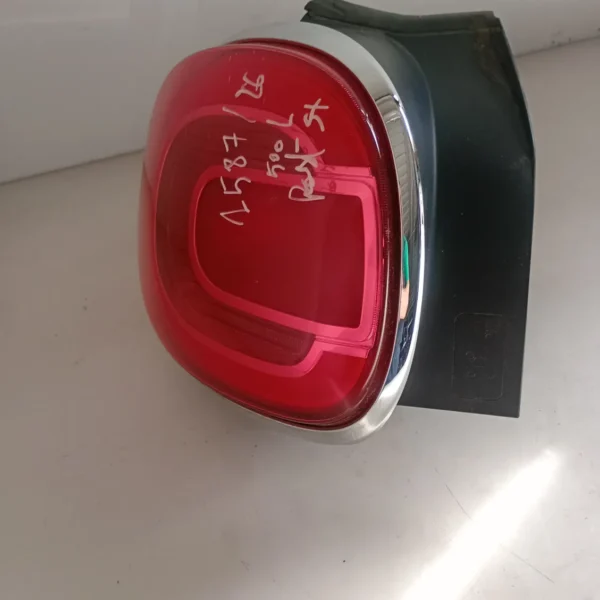 Faro posteriore sinistro Fiat 500l (2012 – 2018) 1.3 70 KW diesel 51883572 330A1000