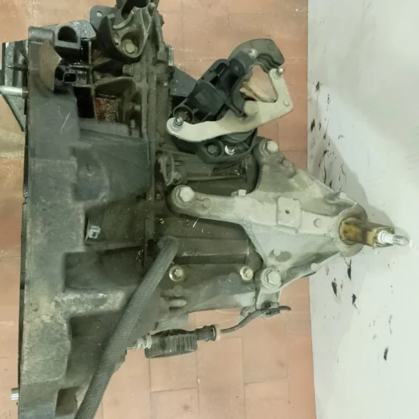 Cambio completo Renault Clio 4a Serie (2012 – 2016) 1.5 66 KW diesel 320102623R K9K C6