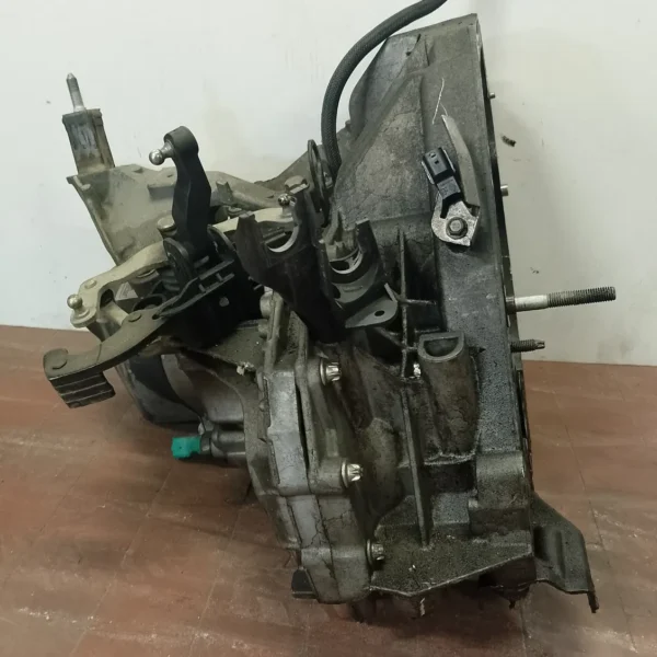 Cambio completo Renault Clio 4a Serie (2012 – 2016) 1.5 66 KW diesel 320102623R K9K C6