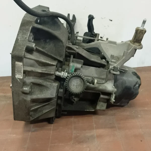 Cambio completo Renault Clio 4a Serie (2012 – 2016) 1.5 66 KW diesel 320102623R K9K C6